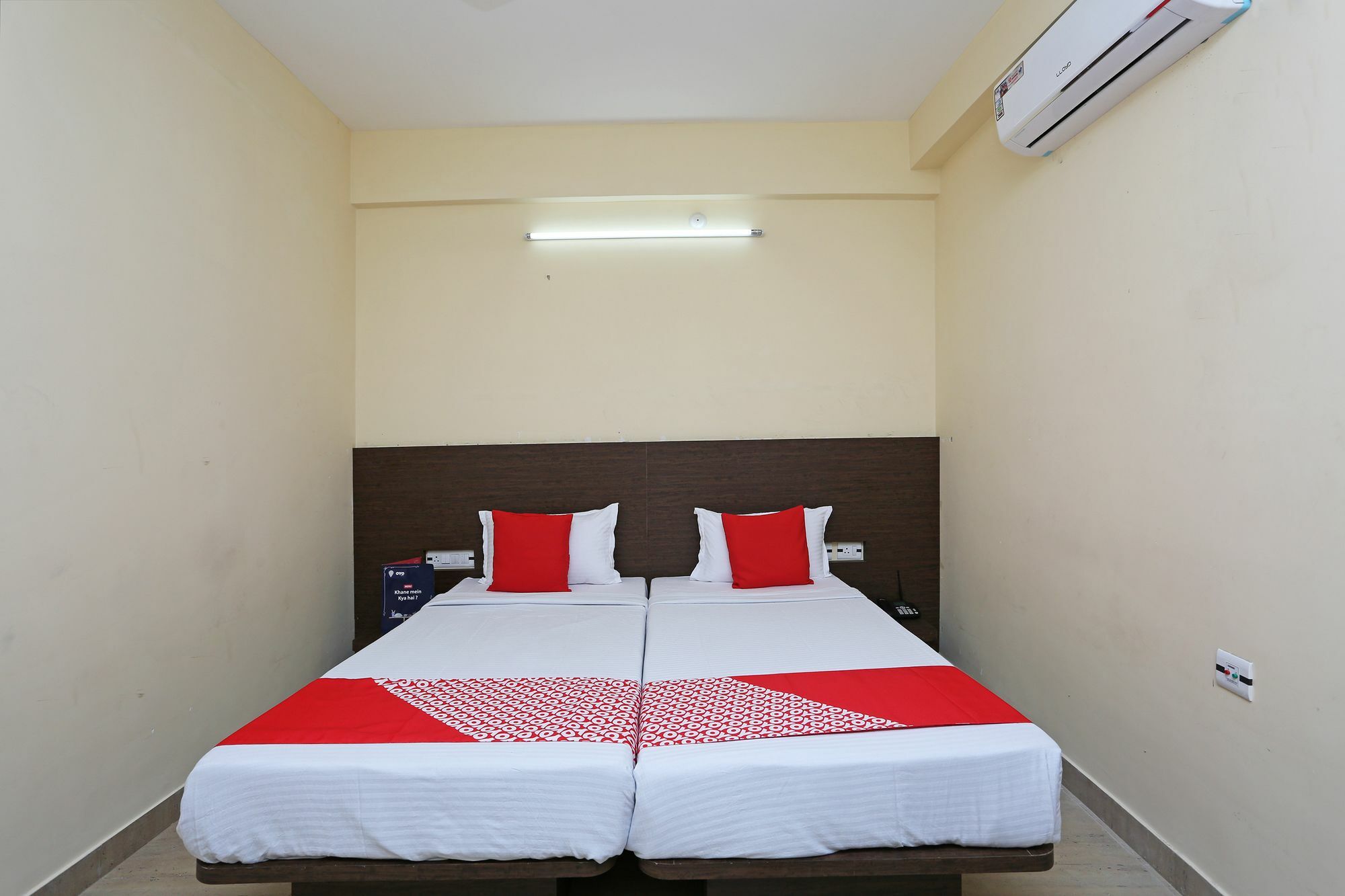 Oyo 11343 Hotel Sai International 부바네스 외부 사진