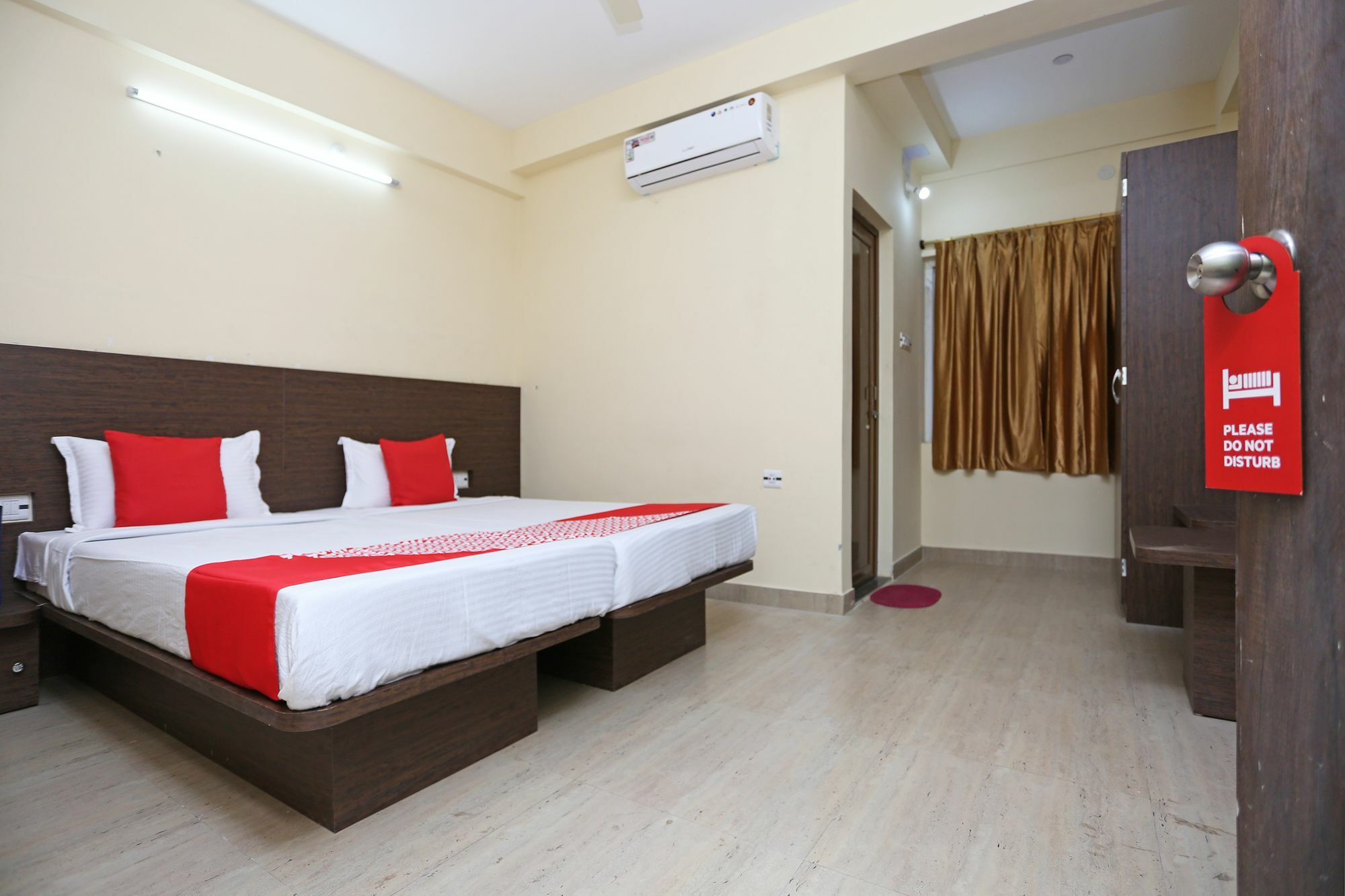 Oyo 11343 Hotel Sai International 부바네스 외부 사진